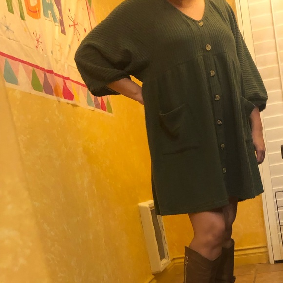 Cute olive green dress - Picture 2 of 3